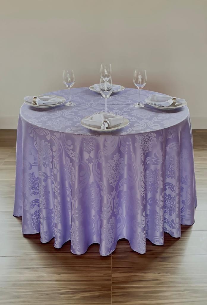 Mesa redonda com toalha lilás Jacquard